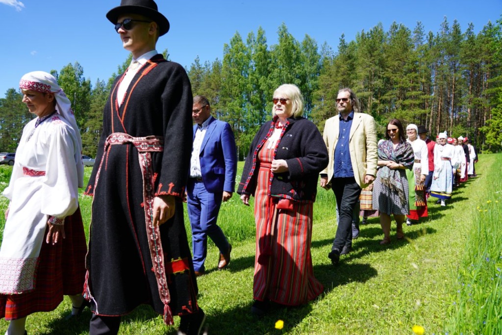 TANTSUPIDU I Eesti naiste tantsupeo aasta kuulutati avatuks